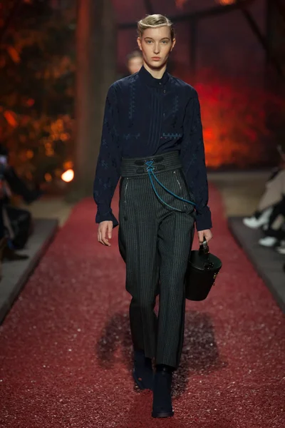 Look 32